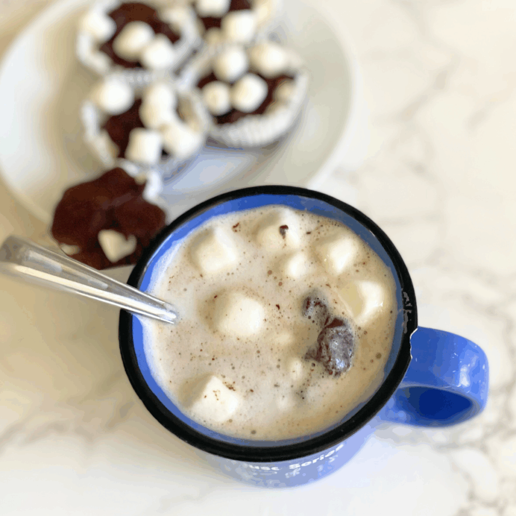 mini marshmallow hot chocolate pucks