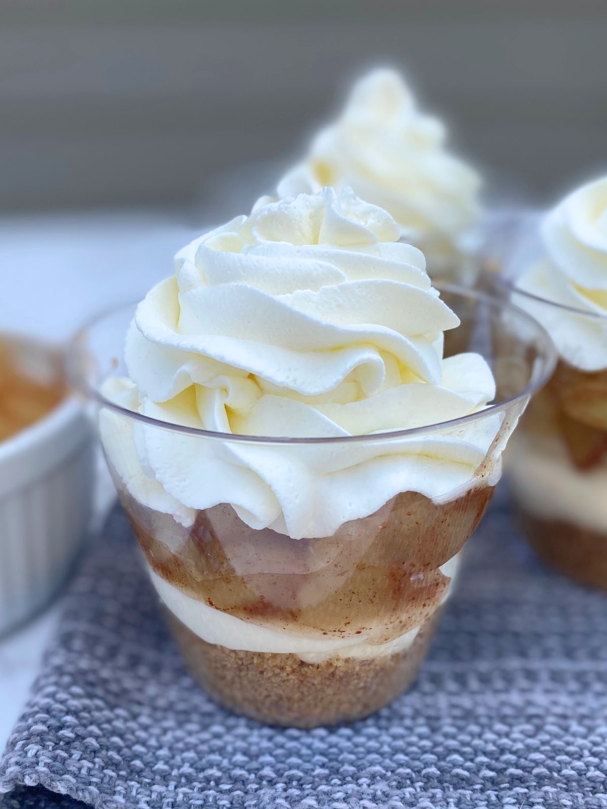 apple pie cheesecake cups