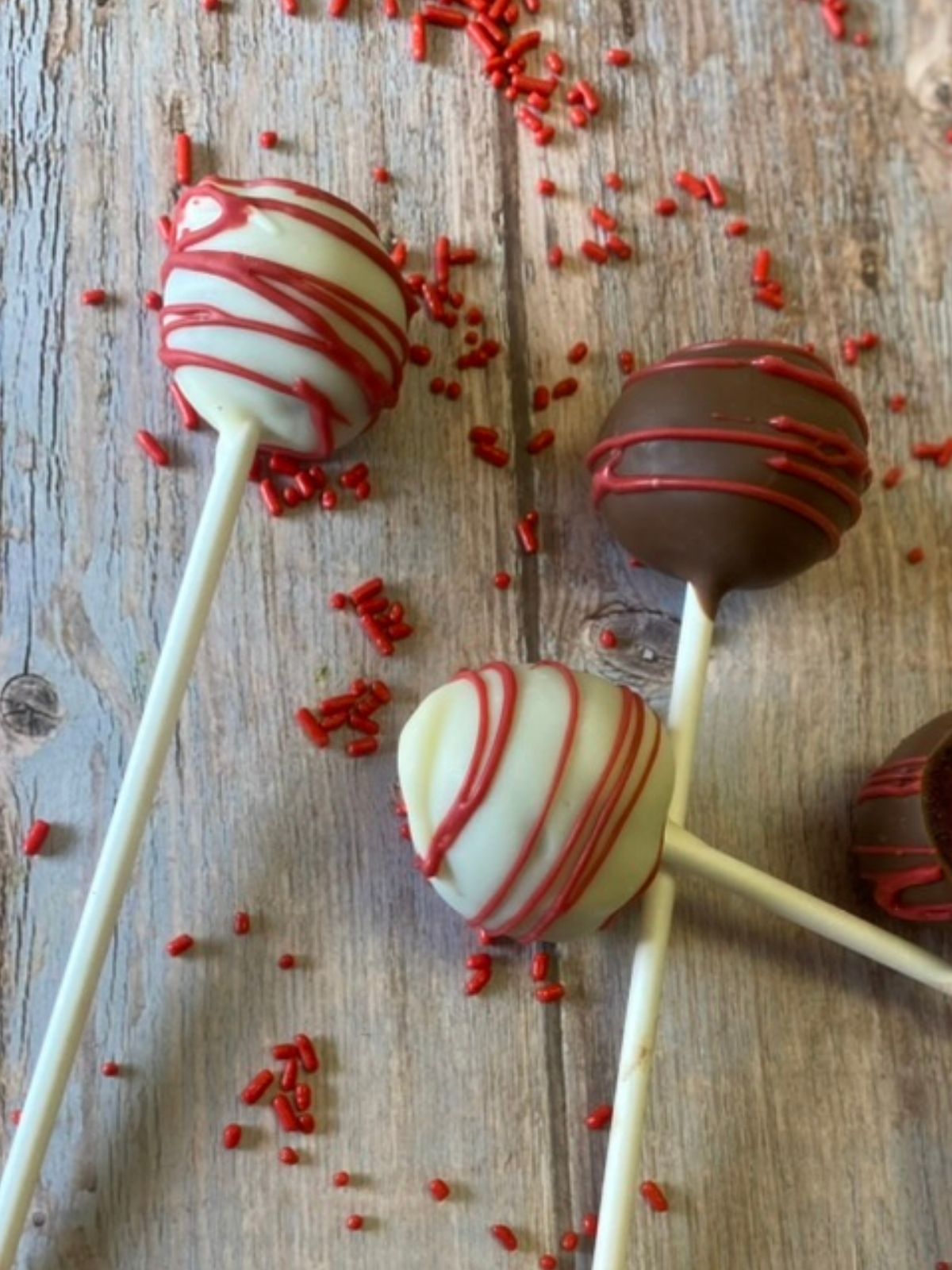 red velvet cake pops