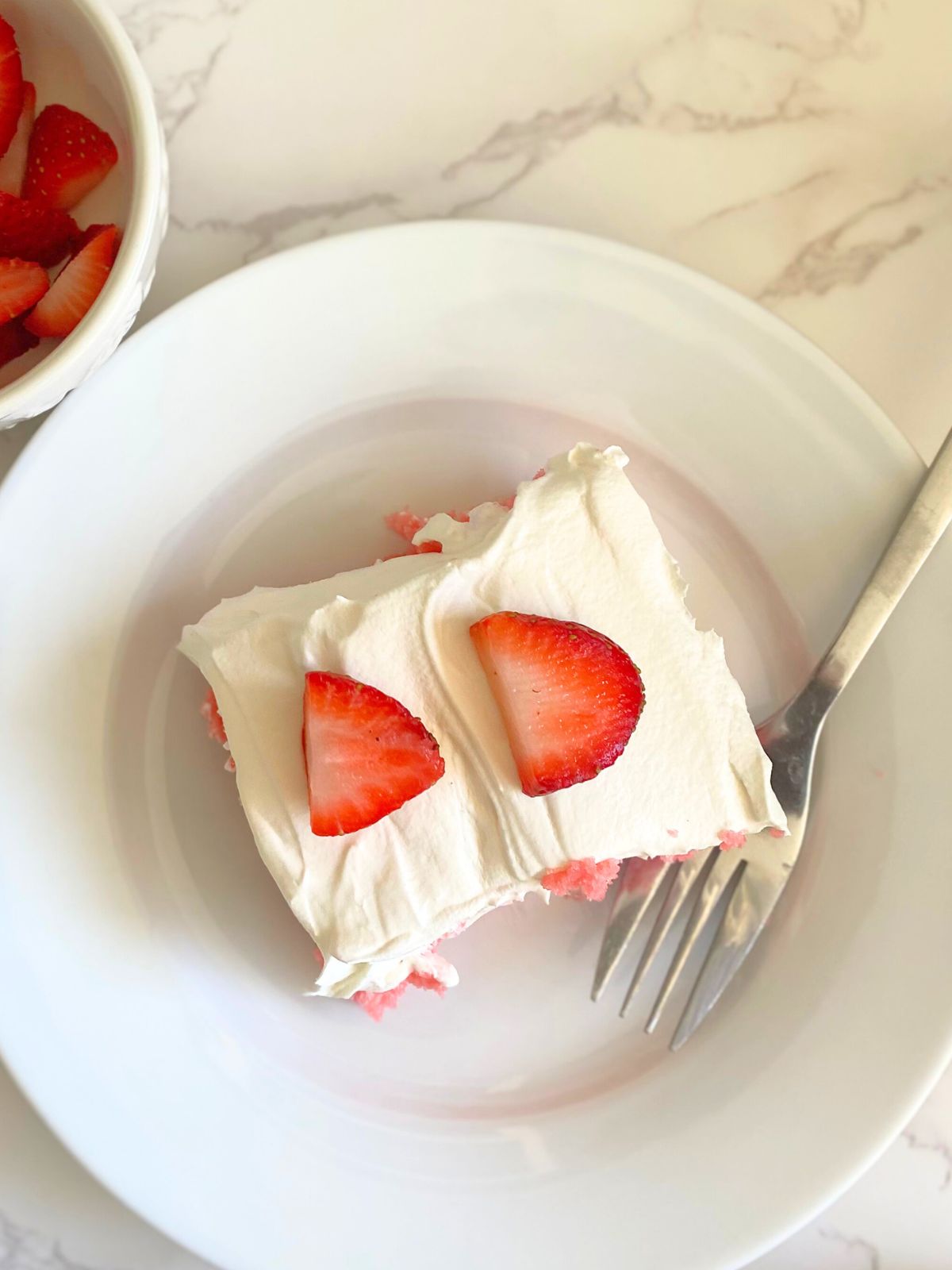 weight watchers strawberry poke cake
