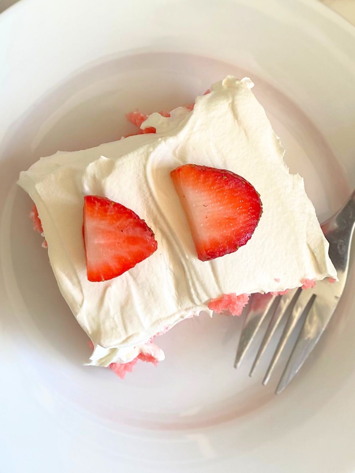 weight watchers strawberry poke cake
