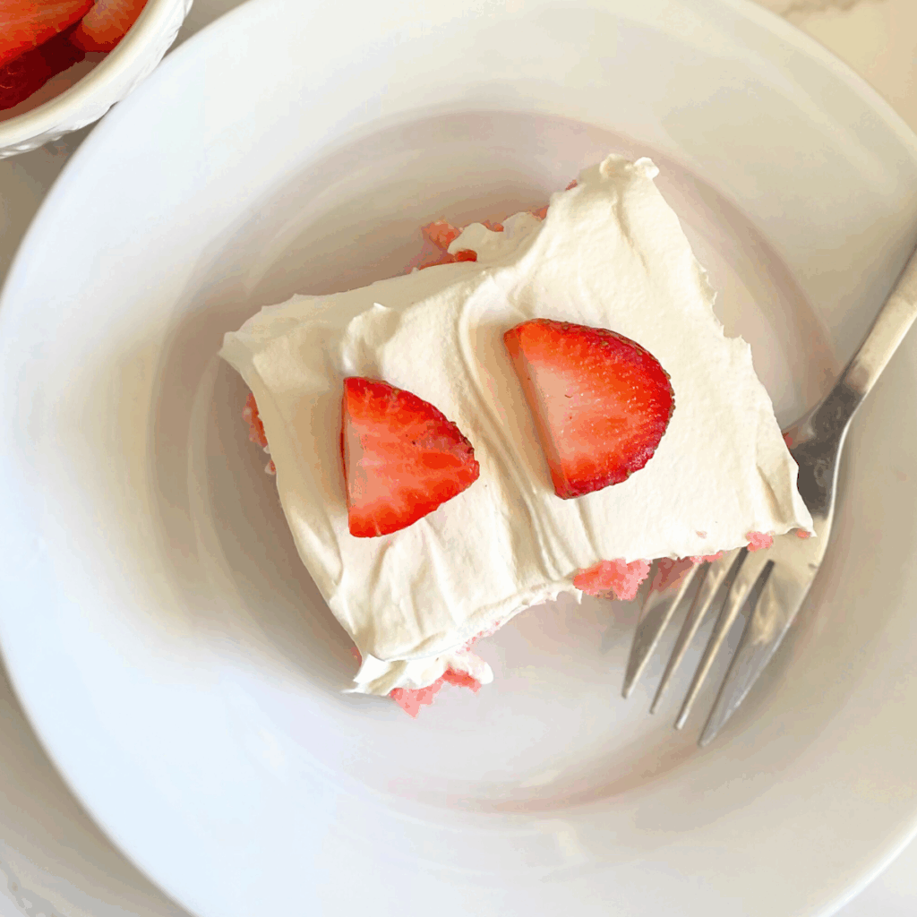 weight watchers strawberry poke cake