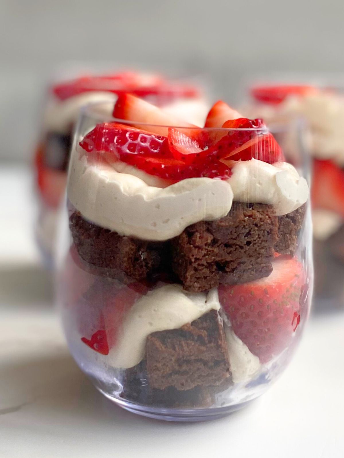 strawberry brownie parfaits