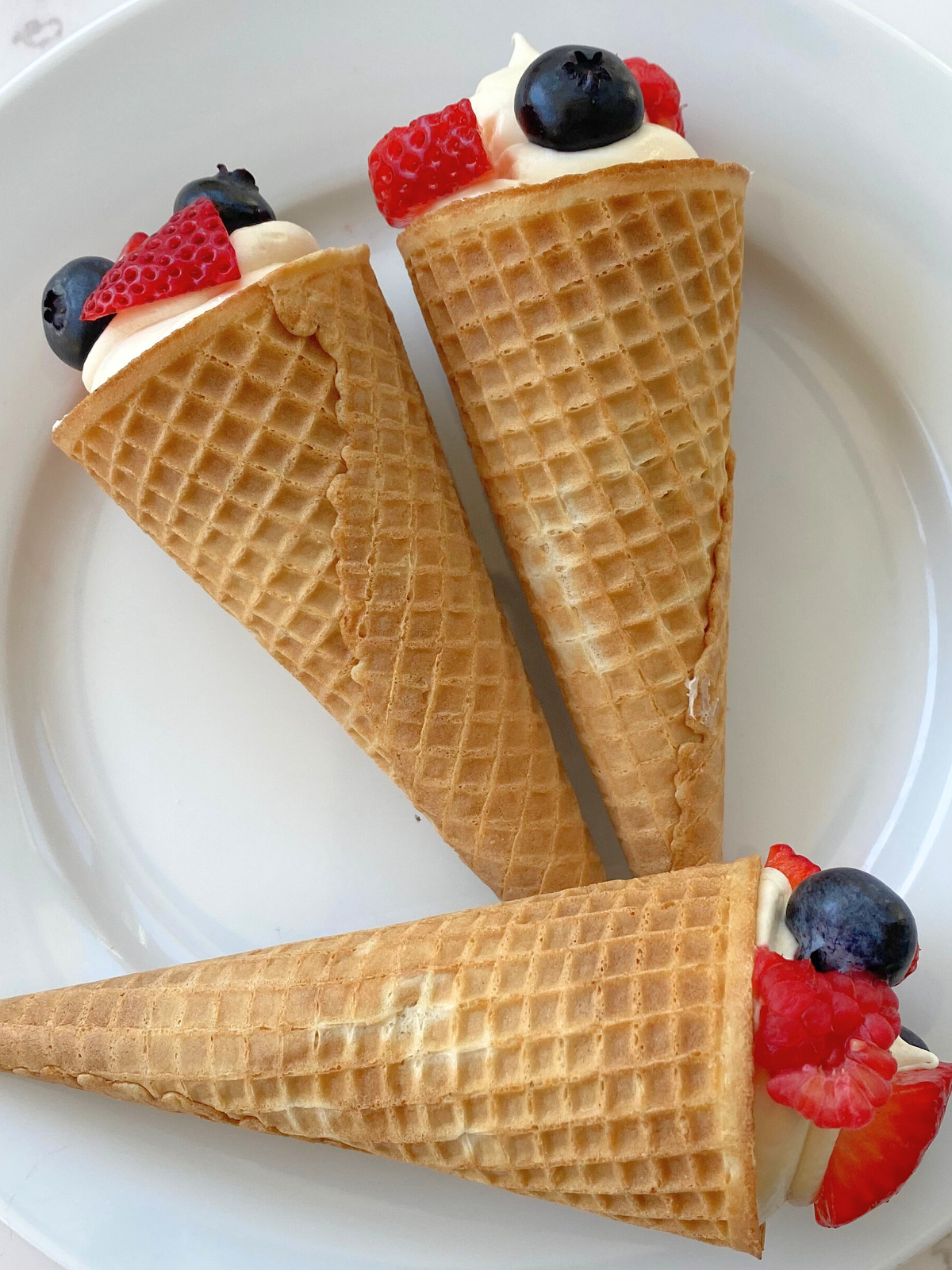 berry cheesecake cones