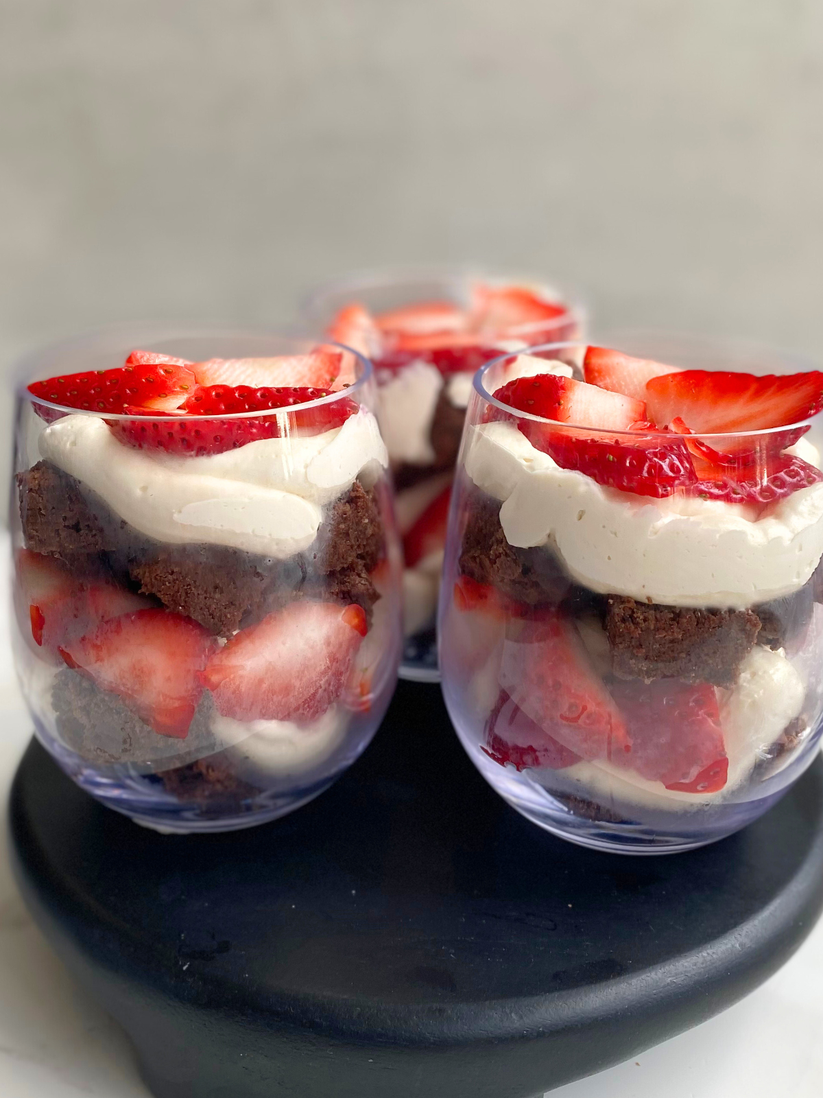 strawberry brownie parfaits