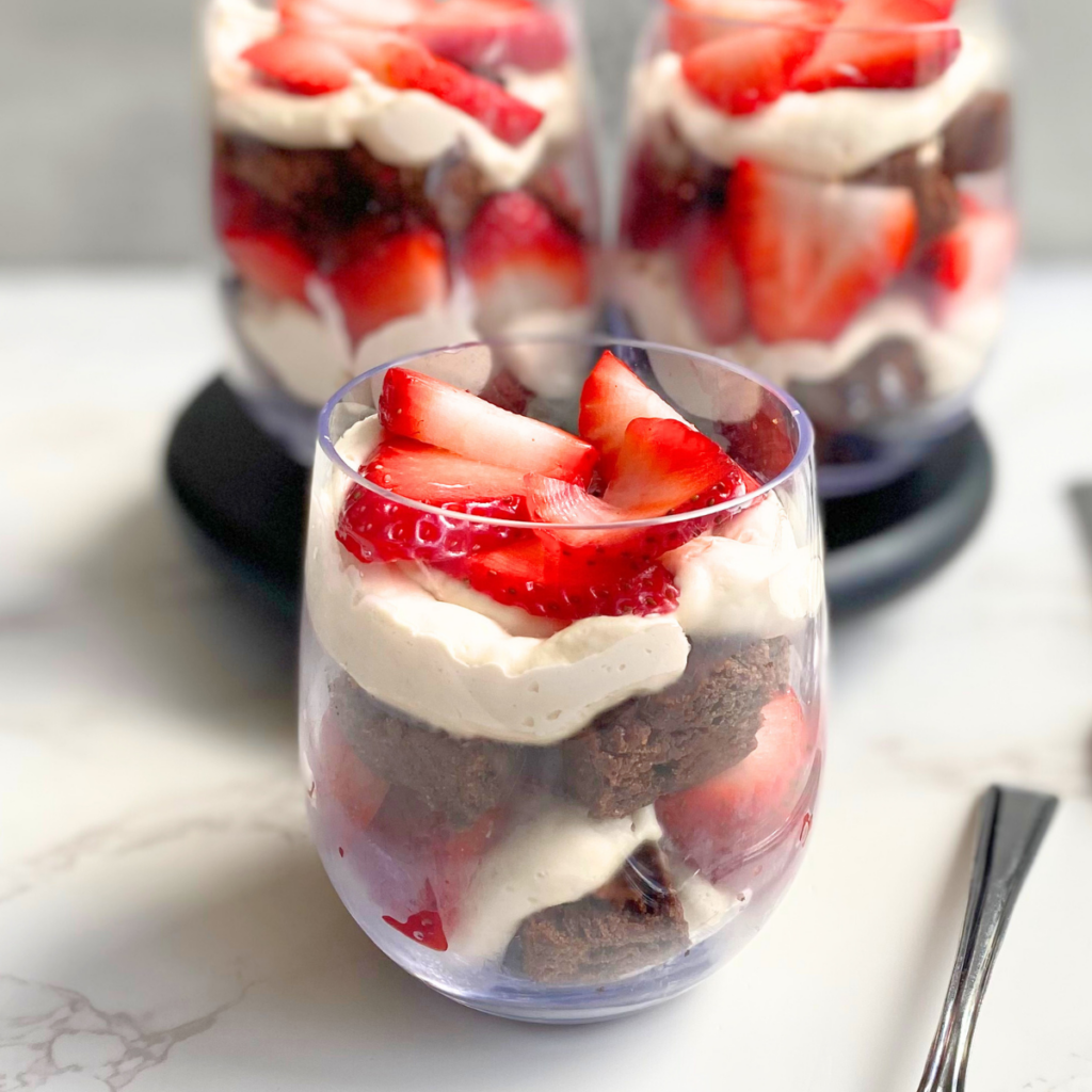 strawberry brownie parfaits