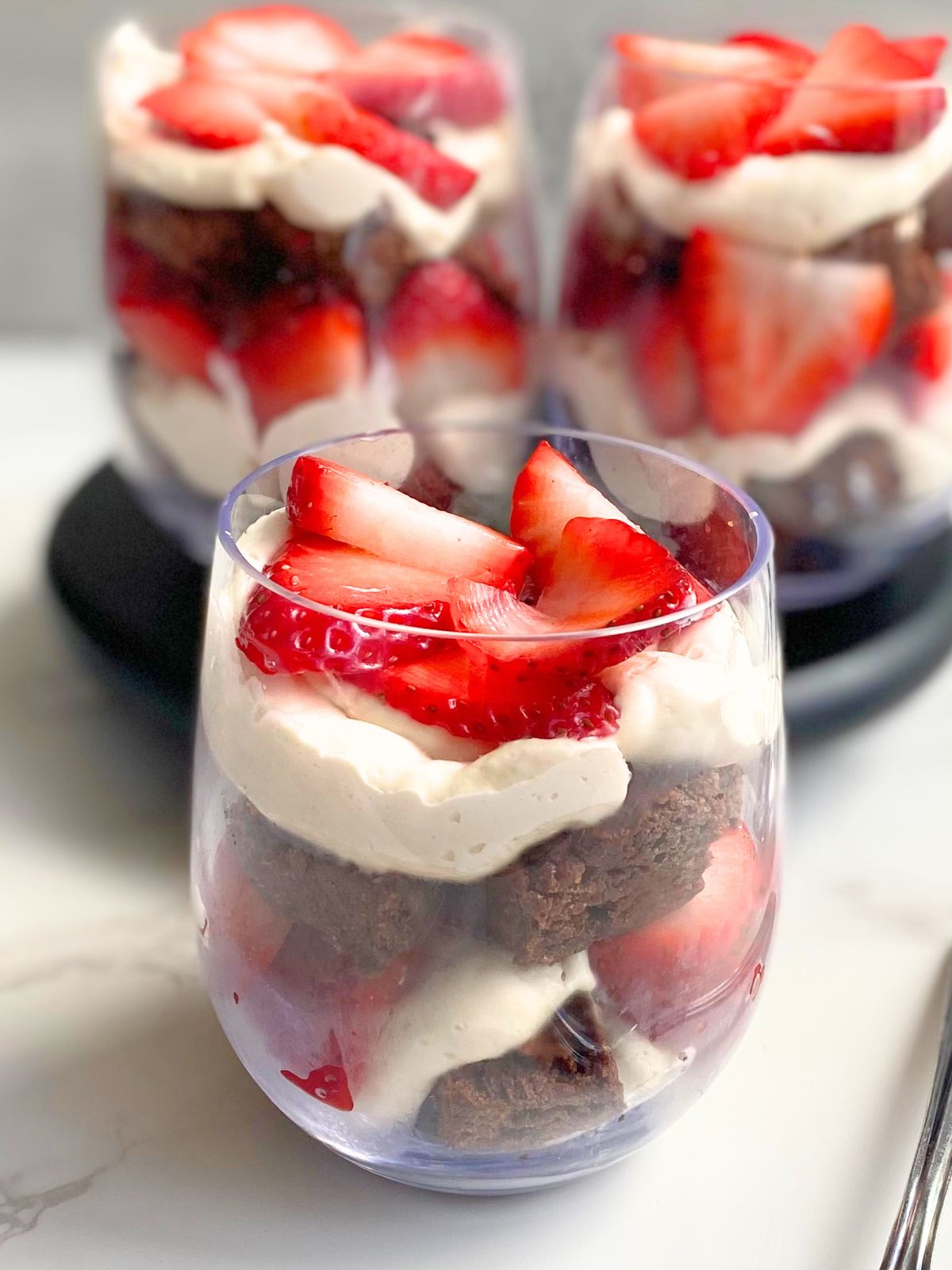 strawberry brownie parfaits