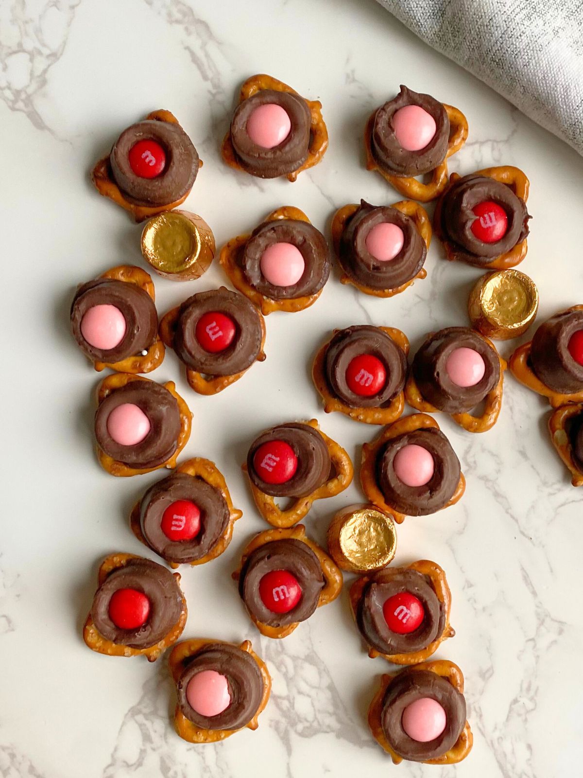 valetine's day rolo pretzels