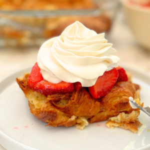 strawberry shortcake croissant bake