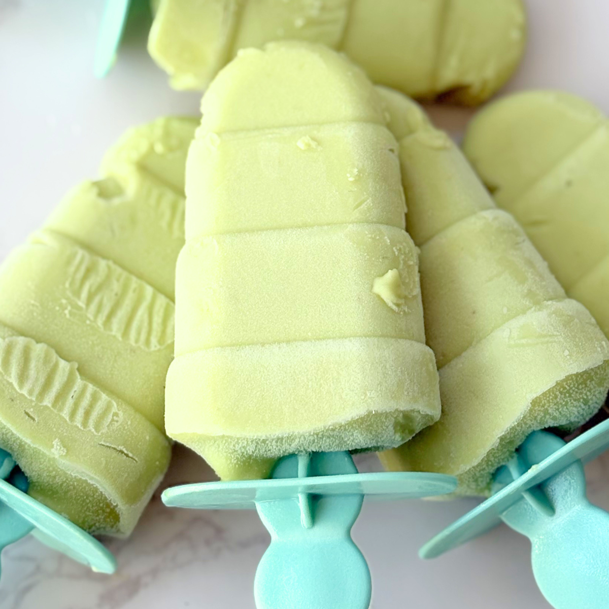 creamy avocado paletas