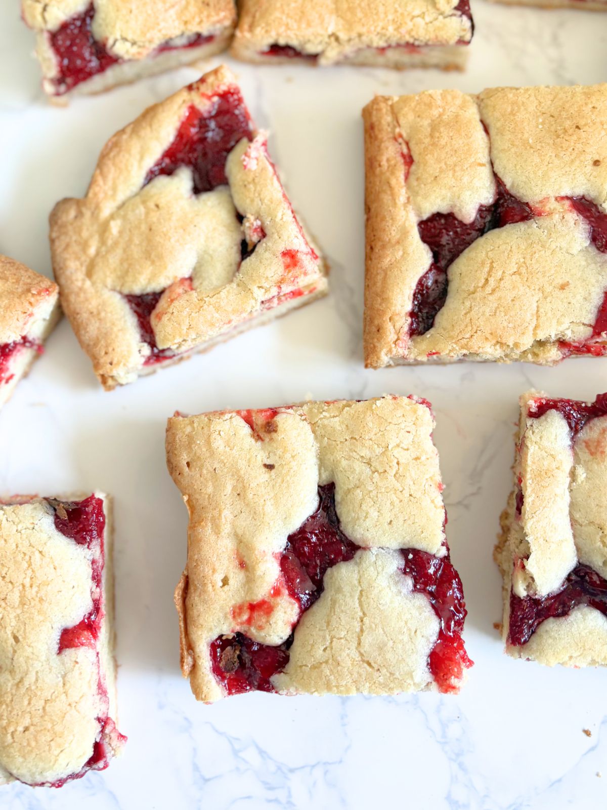 strawberry pie cookie bars
