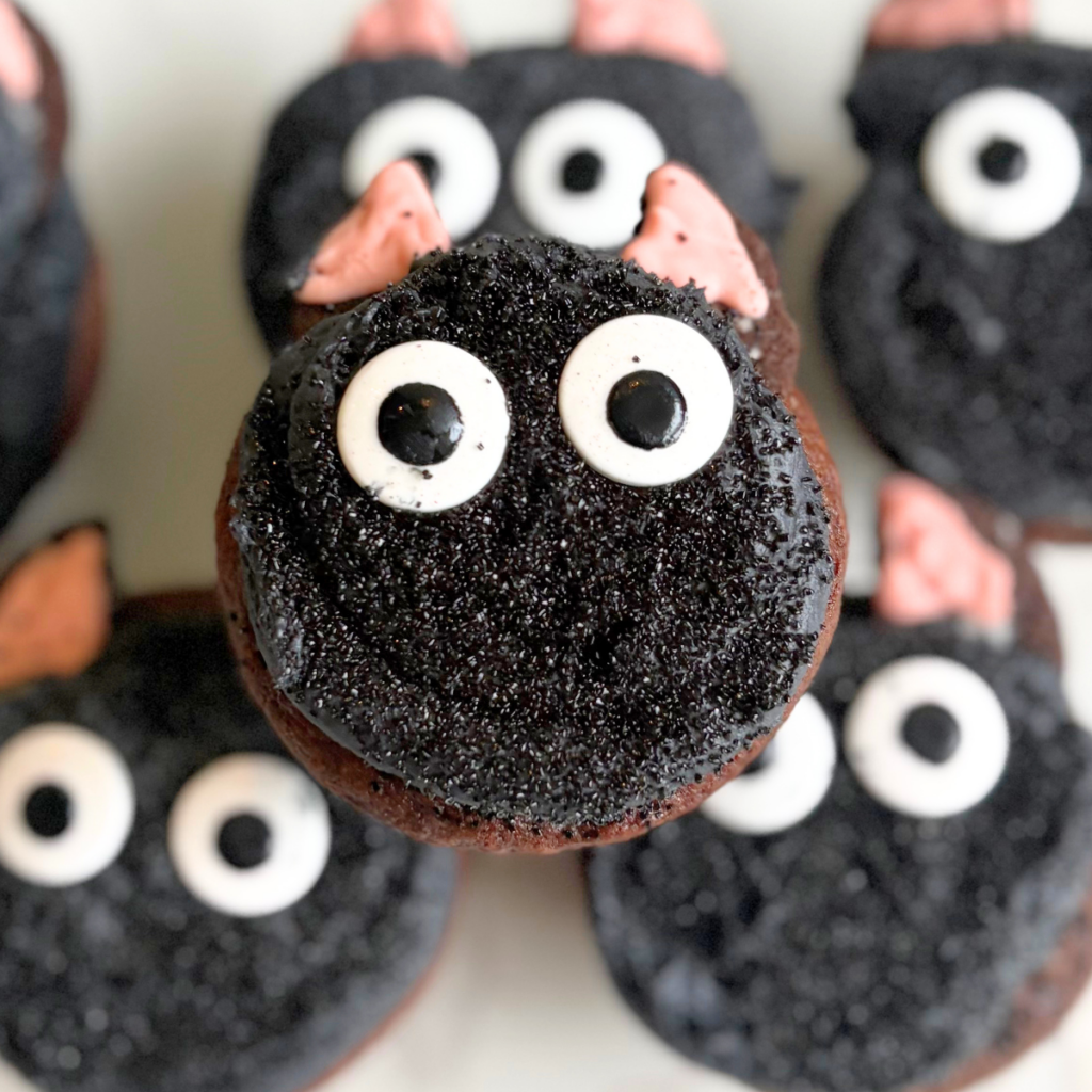 black cat cupcakes