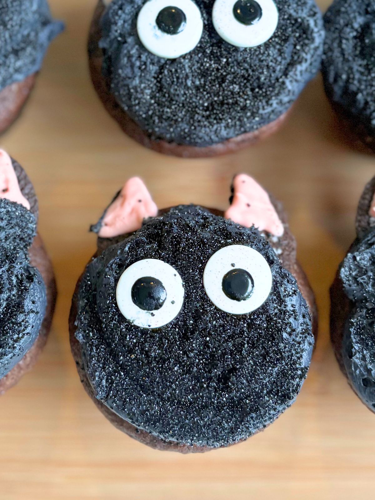 black cat cupcakes
