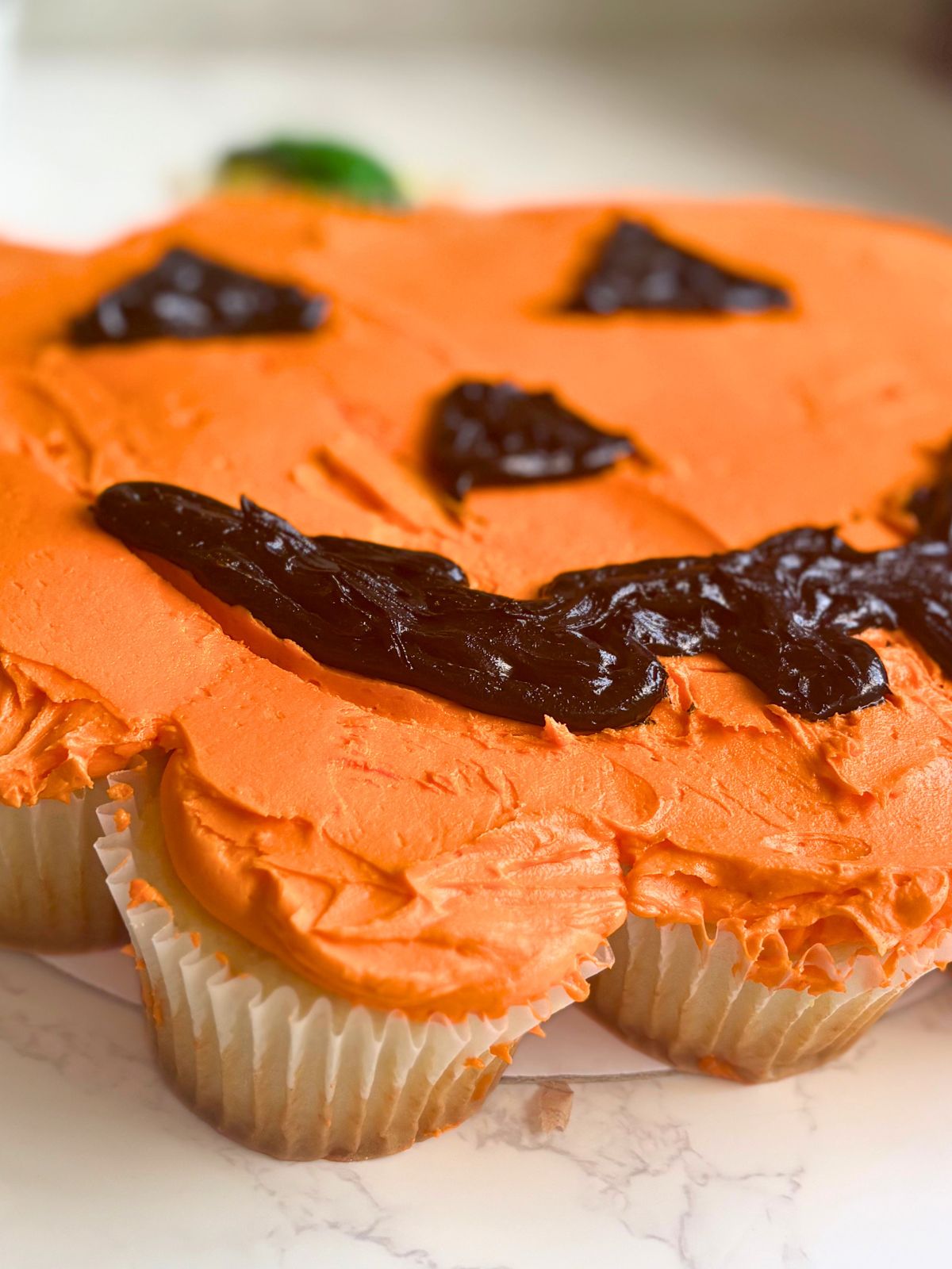 jack-o-lantern cupcake cake