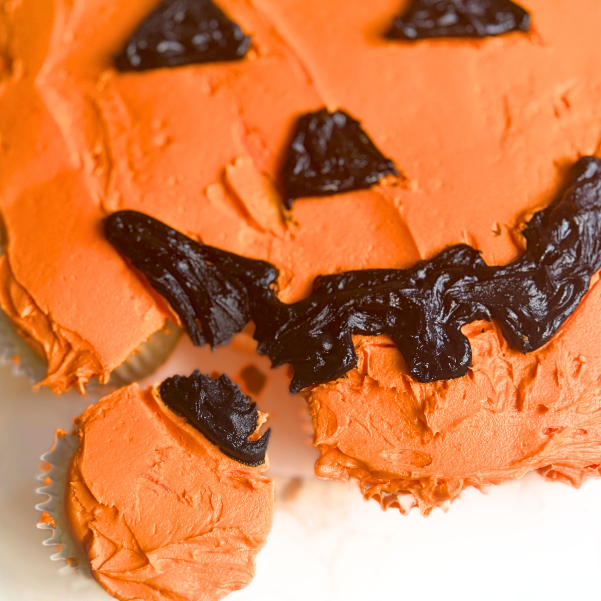 jack-o-lantern cupcake cake