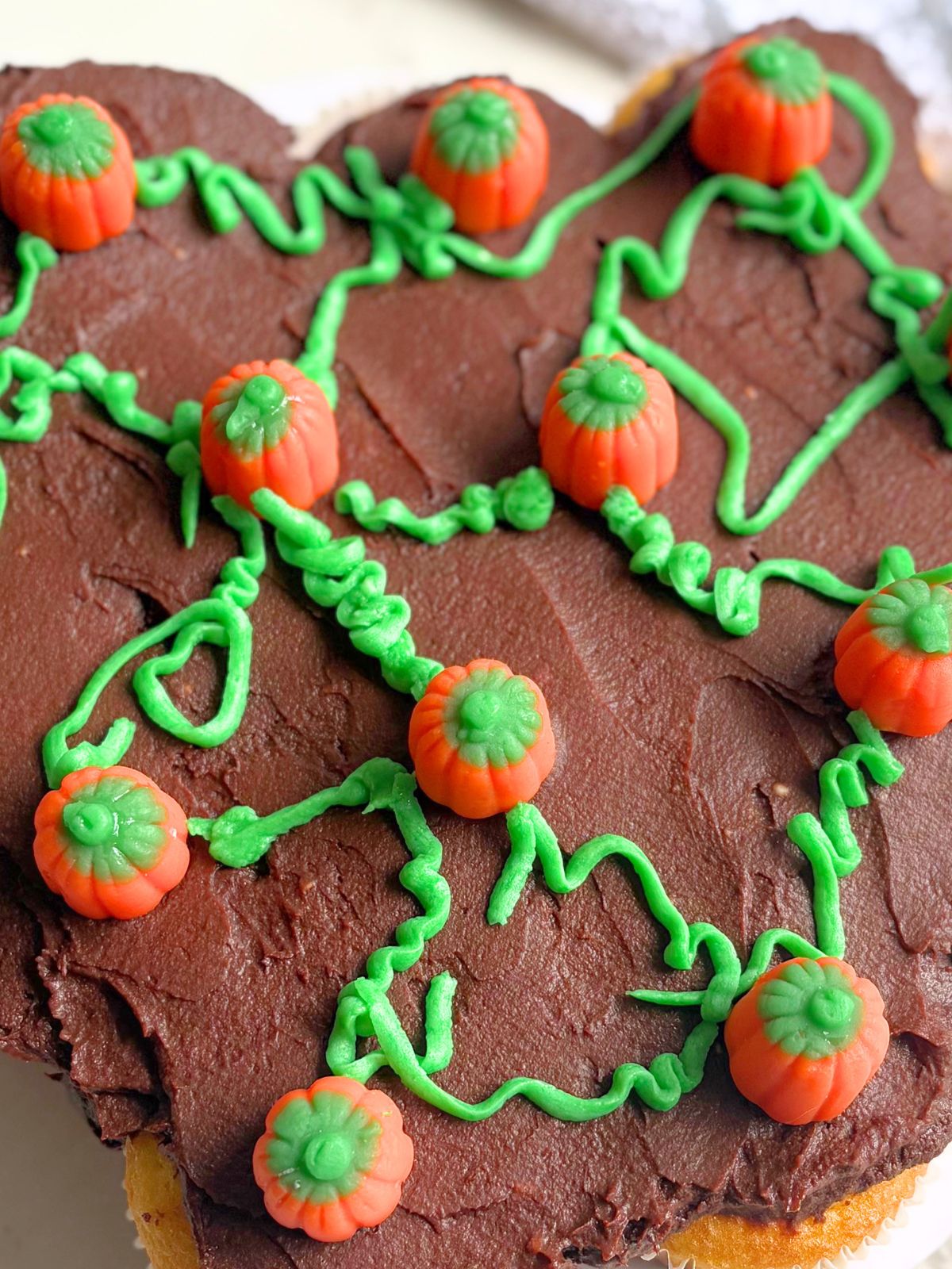 finished pumpkin patch pull apart cupcake cake