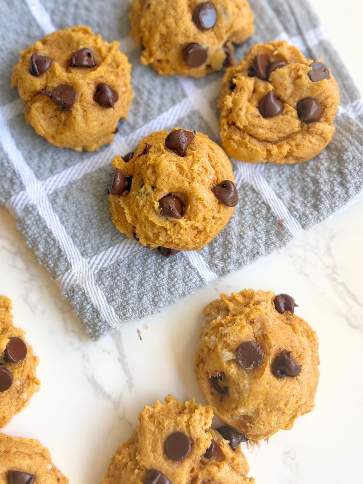 pumpkin chocolate chip cake mix cookies
